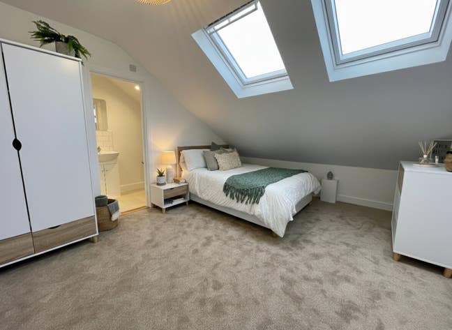 Ensuite Room • No Deposit Option (12Tr) Main Photo