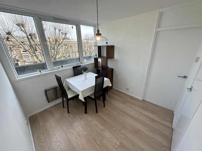 🌕 Great price - new room in 4  bed - couples welc Main Photo