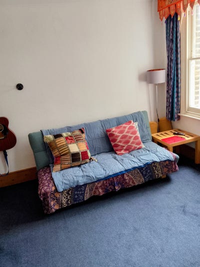 South - facing single room for calm quiet female Main Photo