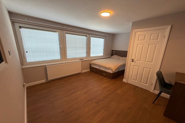 Large ensuite furnished double room Main Photo