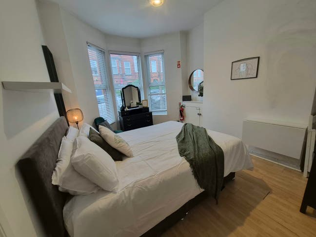 🏡✨ **Two Beautiful Rooms Available – Ulsterville  Main Photo