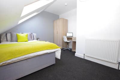 Double bedroom Available with en-suite. Bills inc Main Photo