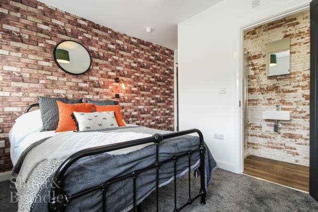 *Fantastic Property *Double Room*Ensuite* Main Photo