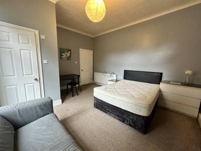 Bright double room Margaret Avenue Main Photo