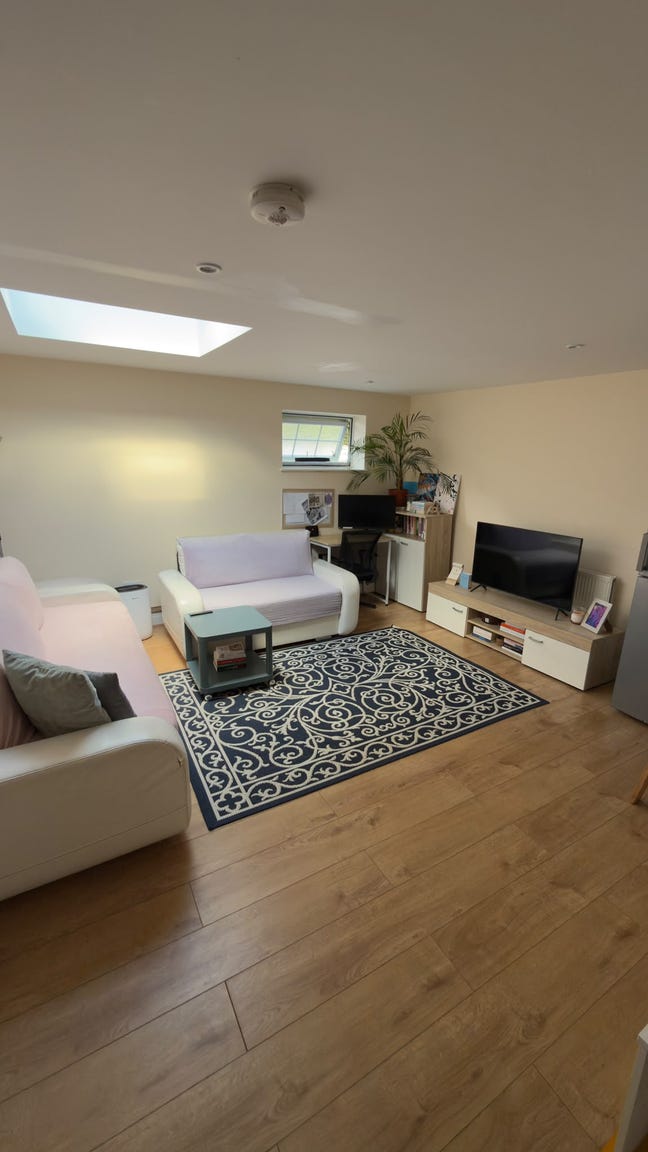 1 bed flat -self contained Annex Main Photo