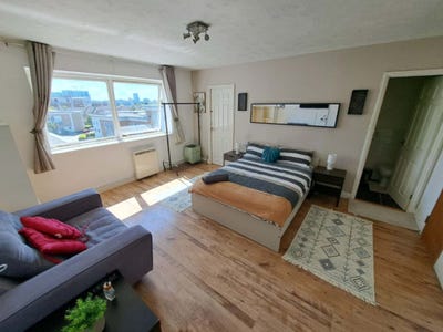 ✨Modern Furnished Flat- Couple Welcome Main Photo