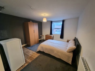 Ensuite Room Walking Distance to Train Station Main Photo