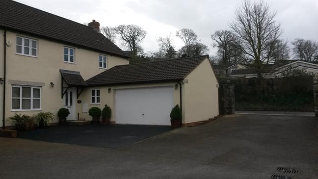 2 double rooms to rent in house share Main Photo