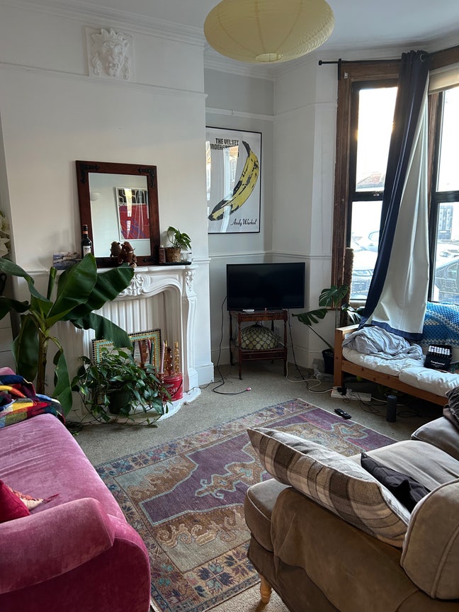 &pound;925 bills inc. 1 bedroom sublet in Surrey Quays  Main Photo
