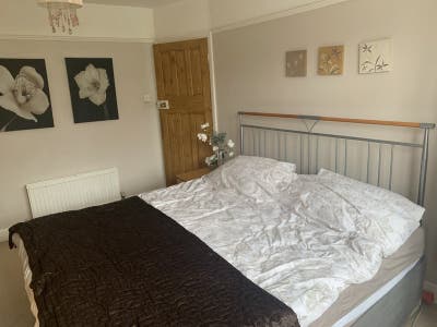 🔑 Spacious Double Room | Female Only | HA2 Main Photo