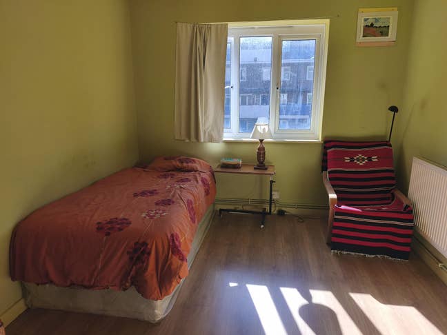 Single in E2 3bed with p/t live-in landlord Main Photo