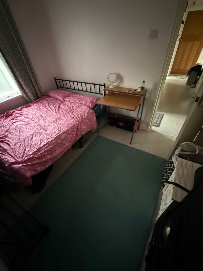 Double bedroom for rent (suitable for 1 person) Main Photo