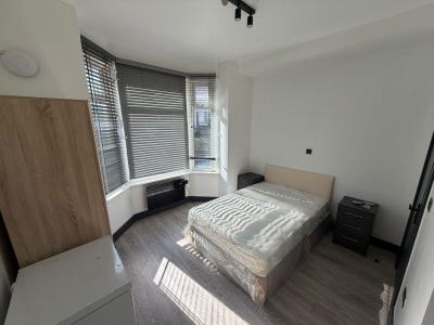 DSS - Studio Flat Available in Woolwich SE18 Main Photo