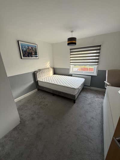 Spacious Double Room Available to Rent – Popley Main Photo