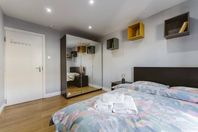 2 Bed Flat with Living Room in Dalston  Main Photo