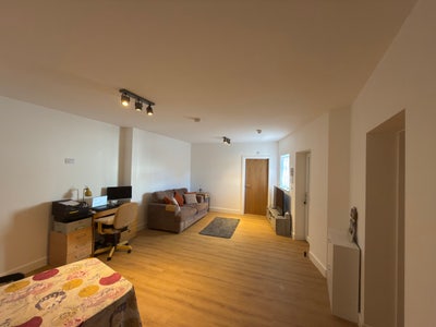 Brand New spacious flat in great location  Main Photo