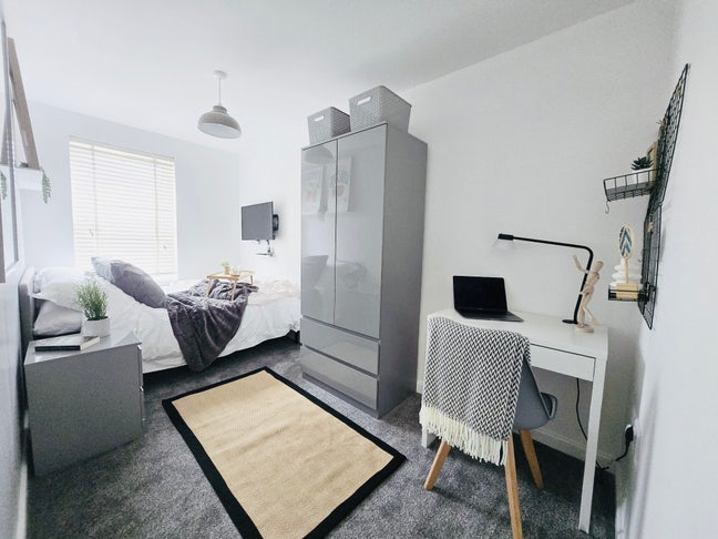 Luxury Double Room in Brand New Houseshare Main Photo