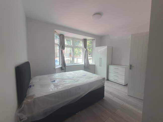 Ensuite Furnished Double Room for Single Occupancy Main Photo
