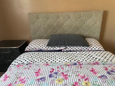 Double Room, Bills Inclusive , Near Station & Town Main Photo