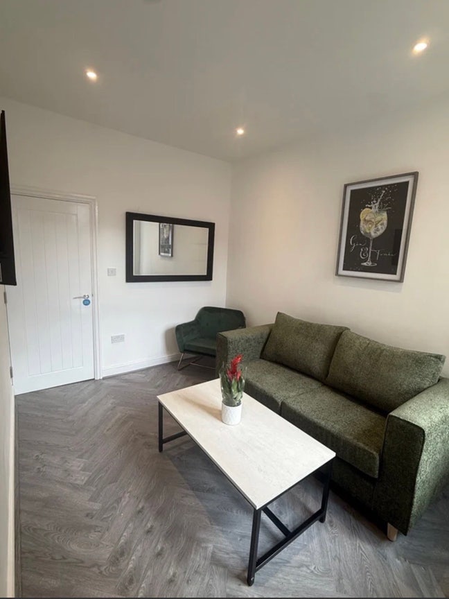 Brand new renovated 6 bed HMO Main Photo