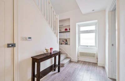 Beautiful Newly Refurbished Double Room – The Vale Main Photo