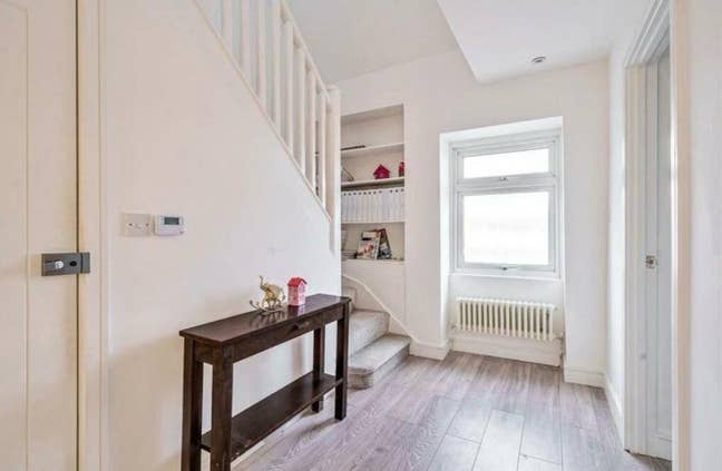 Beautiful Newly Refurbished Double Room – The Vale Main Photo