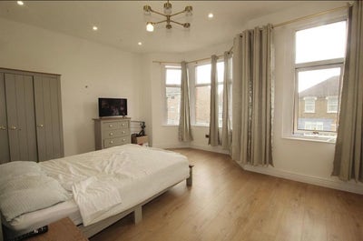 Double Room Available – Enfield Main Photo
