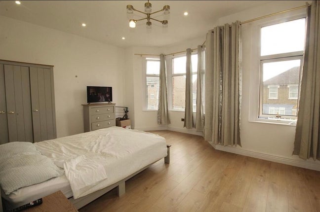 Double Room Available – Enfield Main Photo