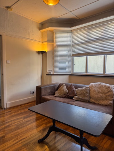 4 double bed, recently refurbished, close to Uni!  Main Photo