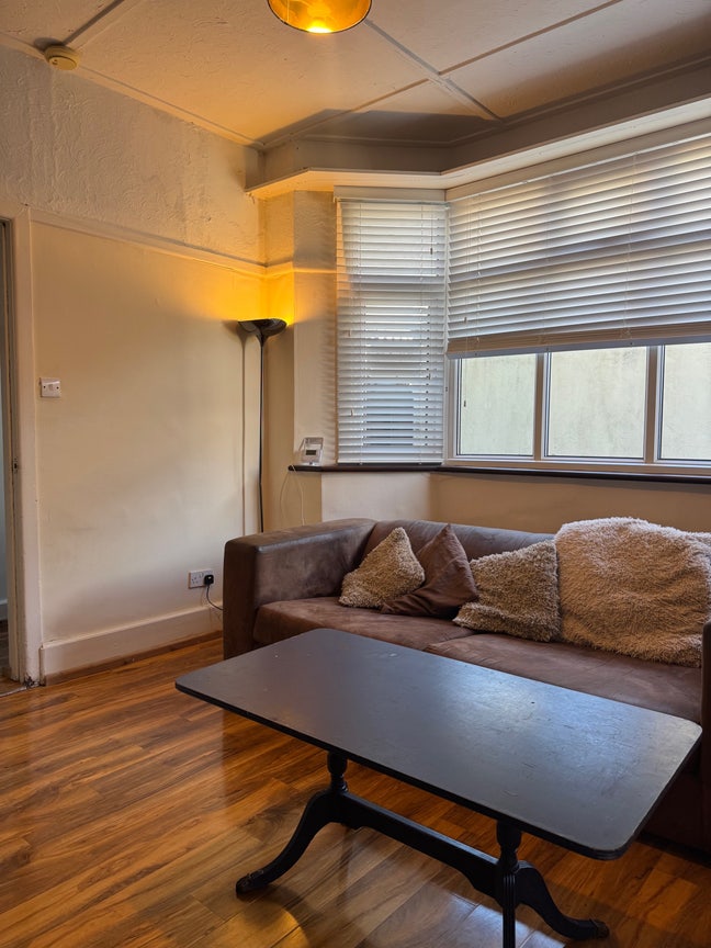 4 double bed, recently refurbished, close to Uni!  Main Photo