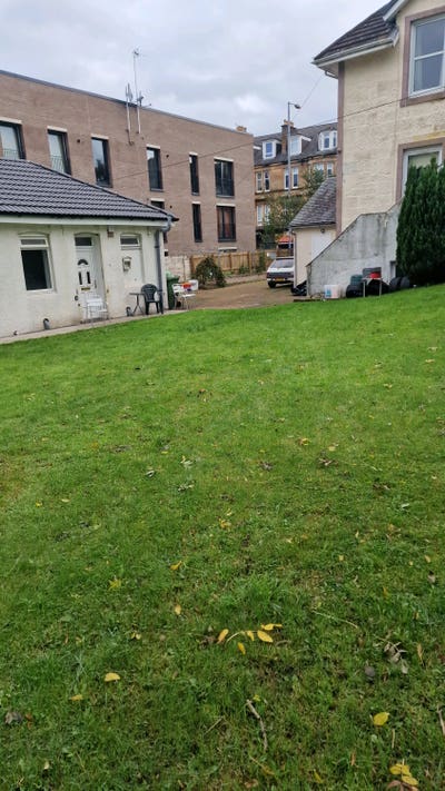 Studio 500m Subway,all  bills inc,private garden Main Photo