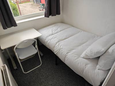 Hotel-style Single Room w/ Linen, Kitchen & Lounge Main Photo