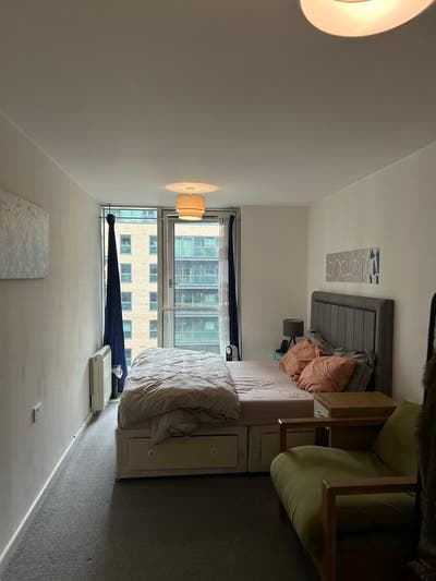 Double bedroom available in modern 2 bed apartment Main Photo