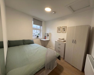 Double Room Available for Rent Main Photo