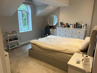 [Female Preffered] Bright Furnished Room Main Photo