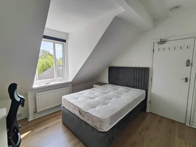 Large  Double Ensuite Room All bills included Main Photo