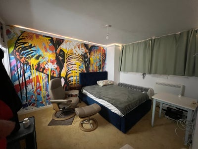 Double Luxury Room In Flat Above Churhhill Square  Main Photo