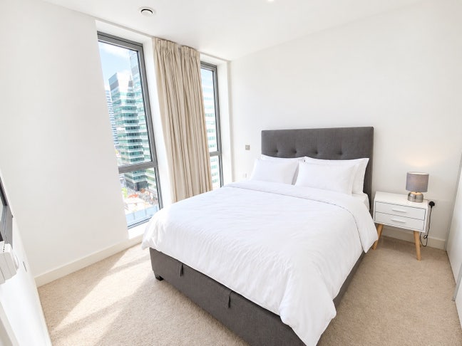 2 Bedroom Flat in the Heart of Canary Wharf Main Photo