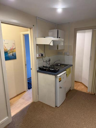 Studio to rent  Sheldrick Cl, London, SW19 Main Photo