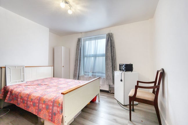 Bright Double Room in Friendly Student Home – Cent Main Photo