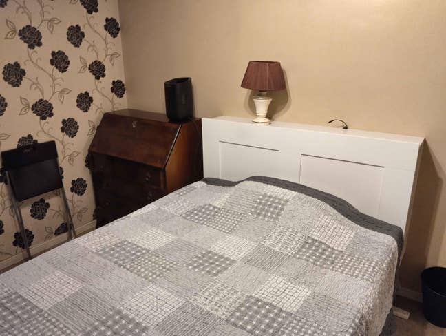 Private furnished bedroom in ground floor flat Main Photo