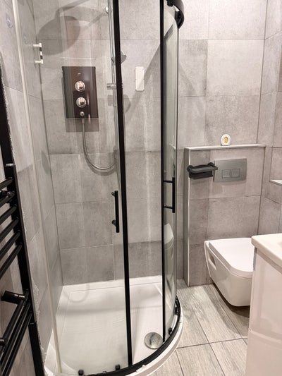 Ensuite  Main Photo