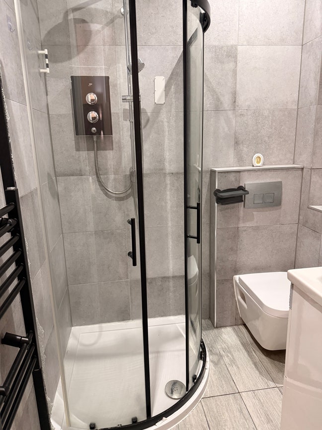 Ensuite  Main Photo