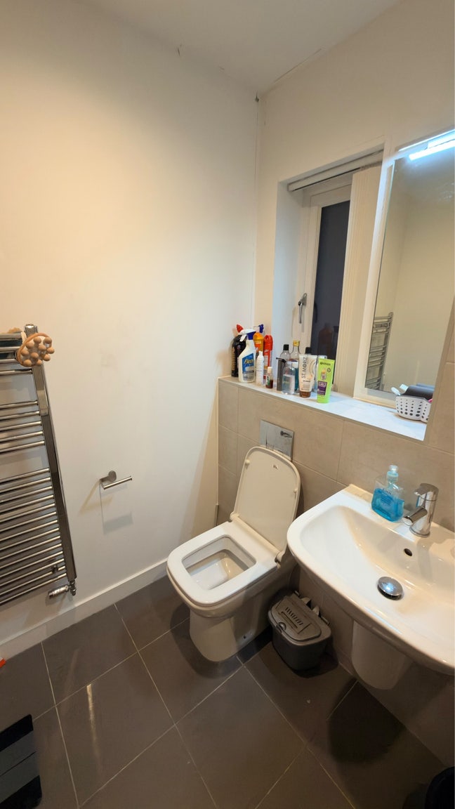 Fully Furnished Double Room in M15- Immediate Ava  Main Photo