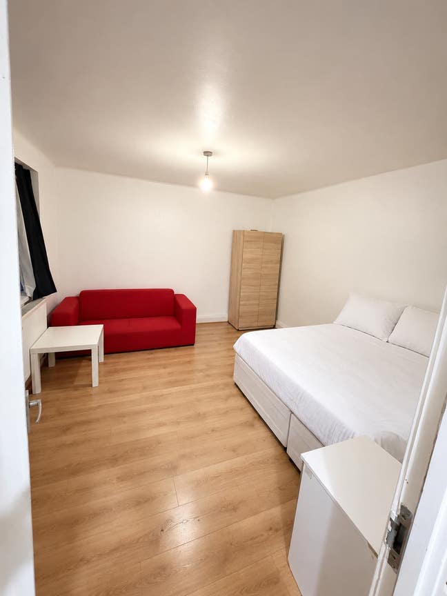 Large Double Room Layton | Couples ok Main Photo