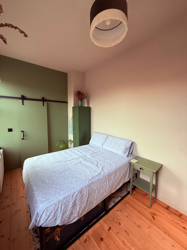 En-suite double in 2B steps from Victoria park Main Photo