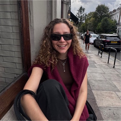 Hi! My name is Mariel, I work at a tech start... Main Photo