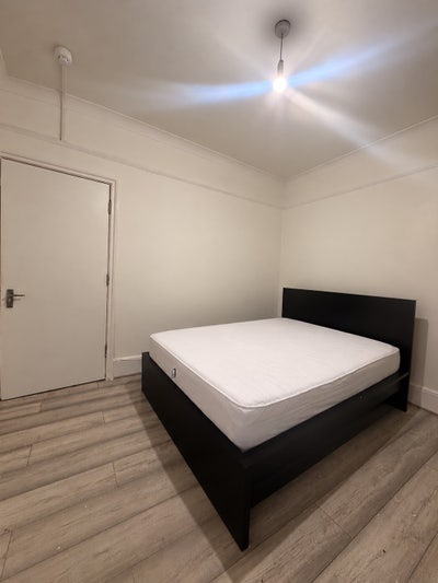 Huge Double Luxury Room - 5min from West Croydon Main Photo