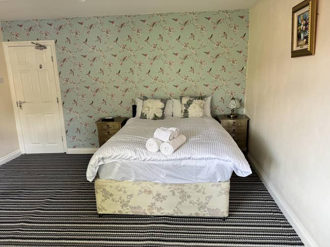 Beautiful house preferably for female to share Main Photo