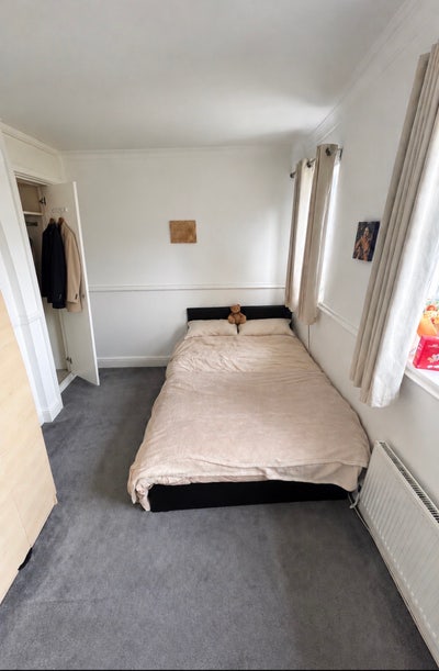 Bright double room Canning town station.  Main Photo